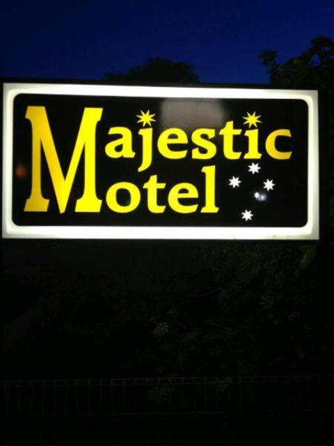 Majestic Motel ฮอร์แชม ภายนอก รูปภาพ