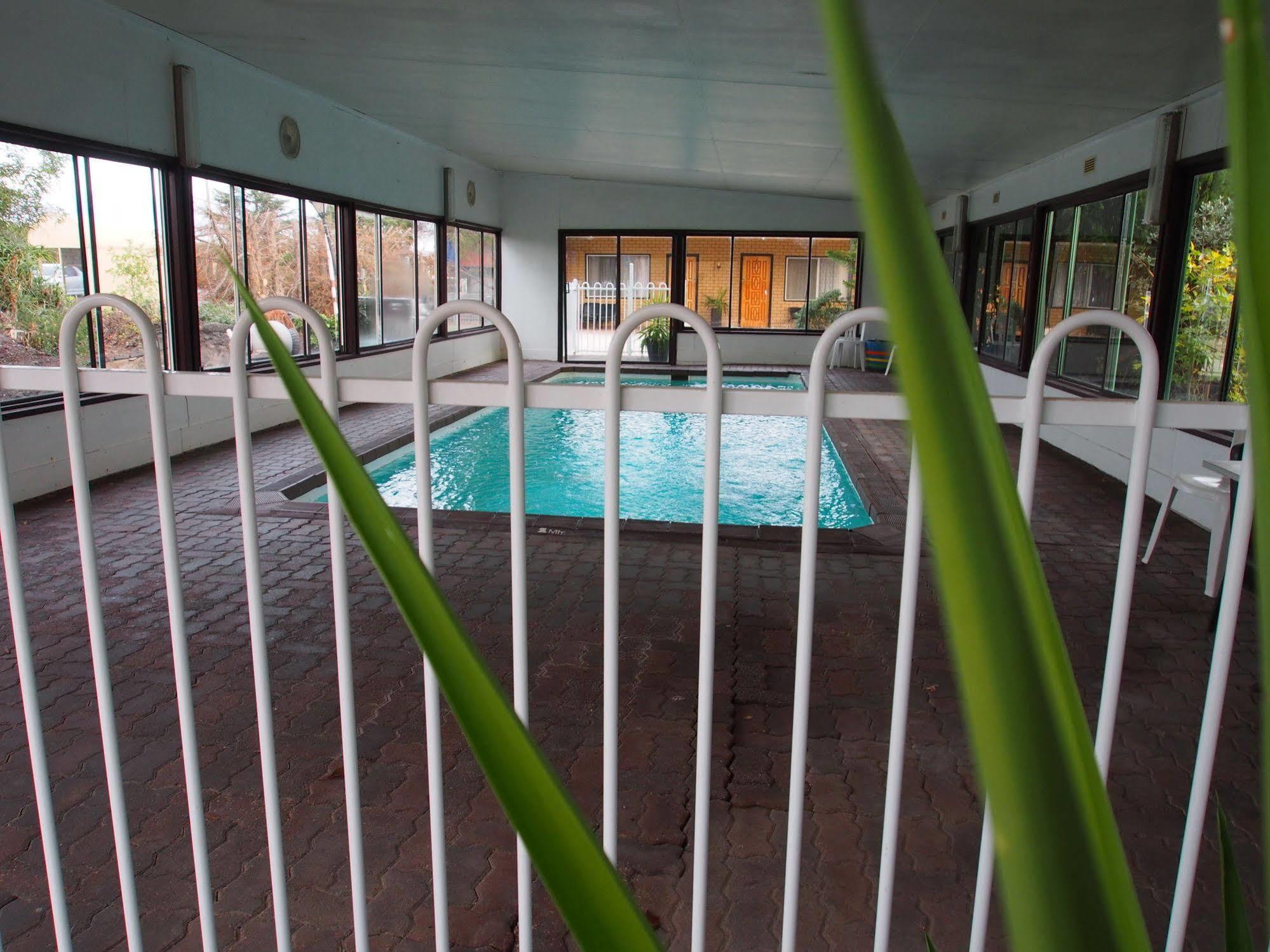 Majestic Motel ฮอร์แชม ภายนอก รูปภาพ